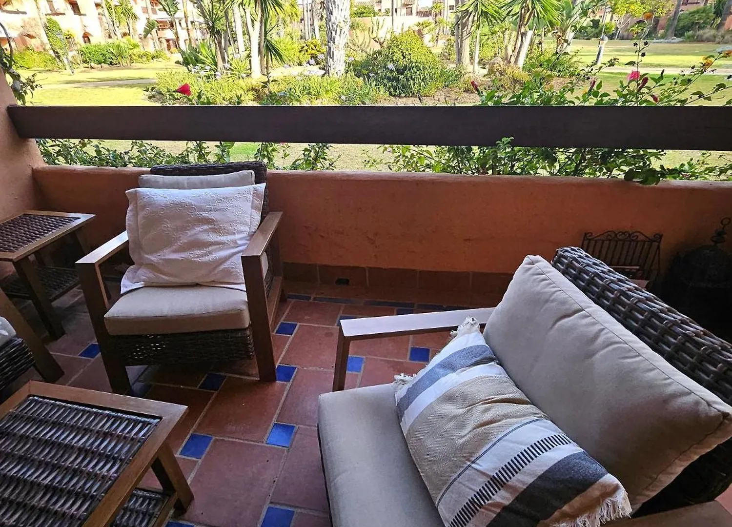 Modern 2Br Apt Second Line Marbella Beach, Pools And Paddle 埃斯特波纳