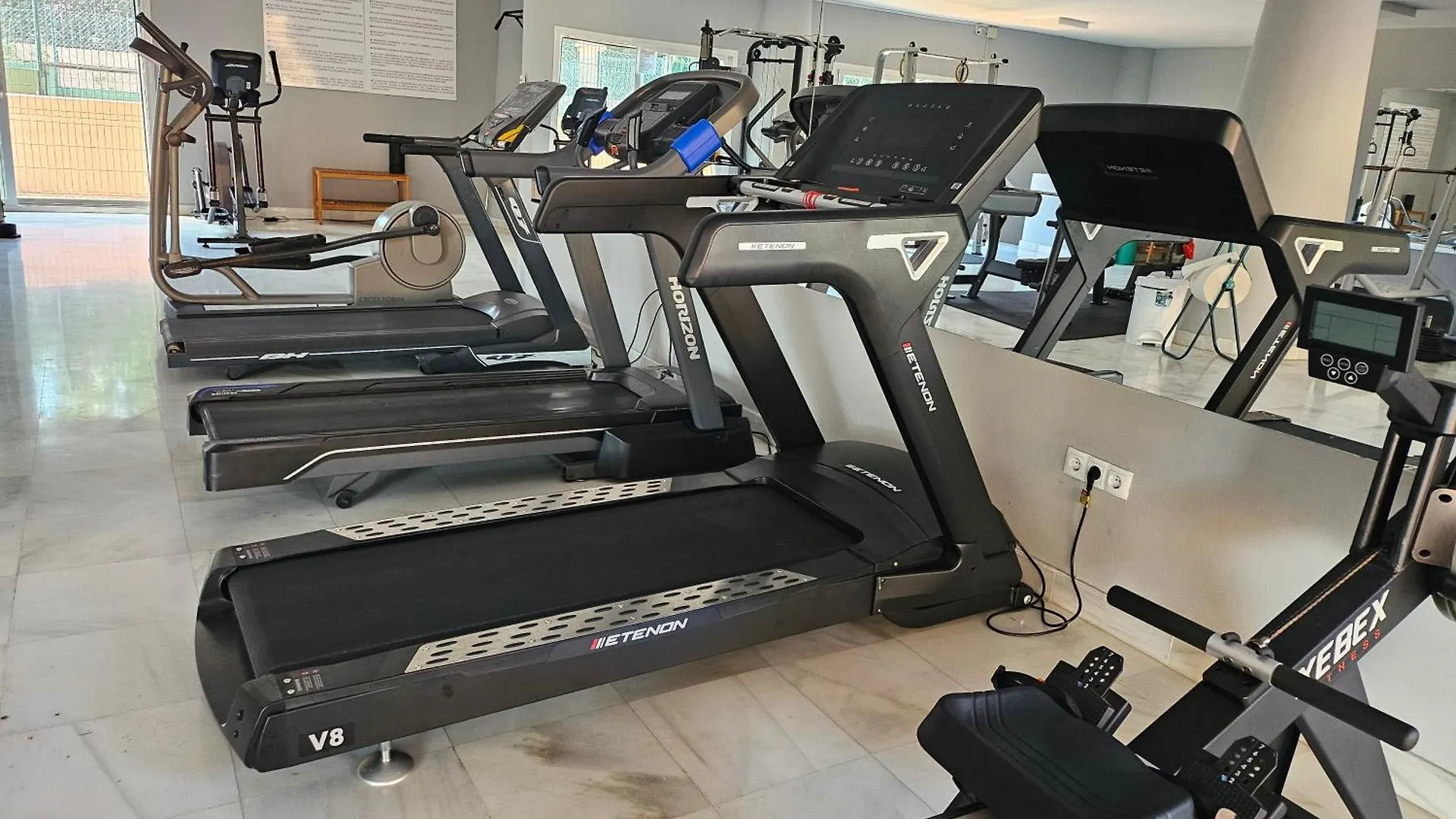 Modern 2Br Apt Second Line Marbella Beach, Pools And Paddle 埃斯特波纳 公寓