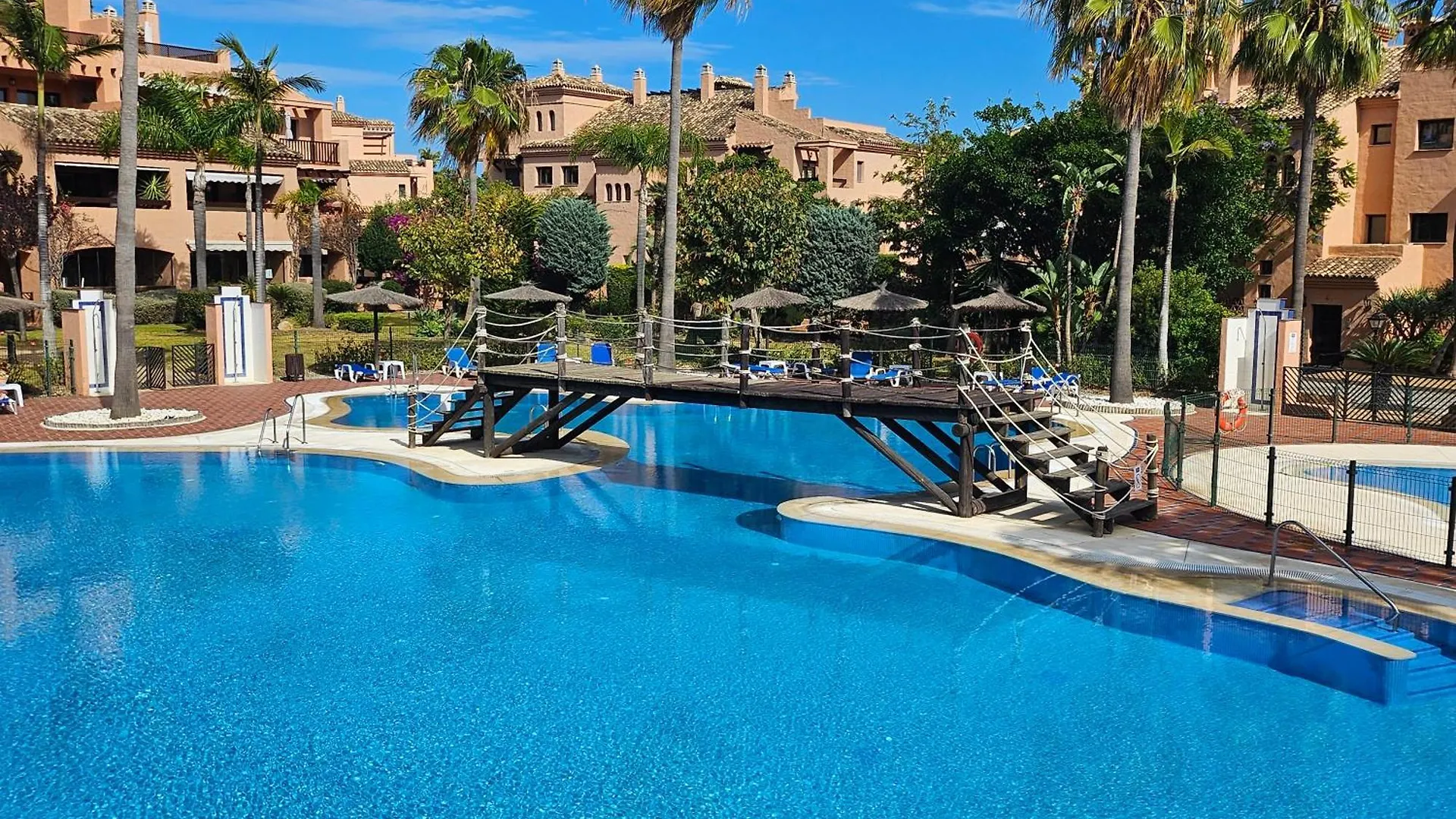 Modern 2Br Apt Second Line Marbella Beach, Pools And Paddle 埃斯特波纳 0*,
